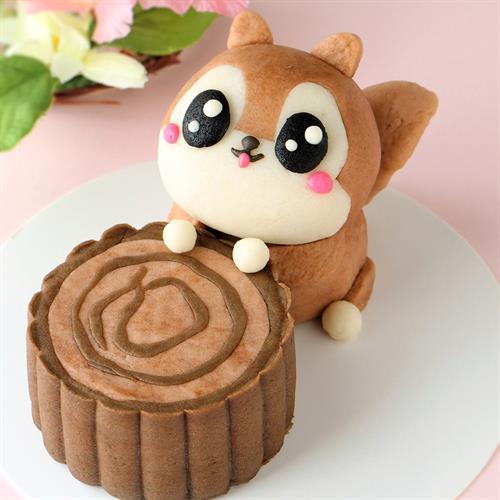 Squirrel & Tree Stump Caramel Mooncake